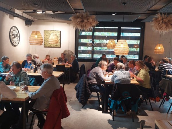 Kaffeepause im Bretter-Restaurant